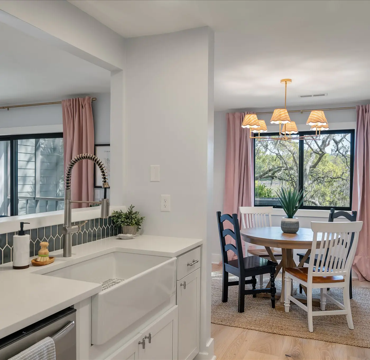 Modern, Dog-Friendly Marsh Retreat