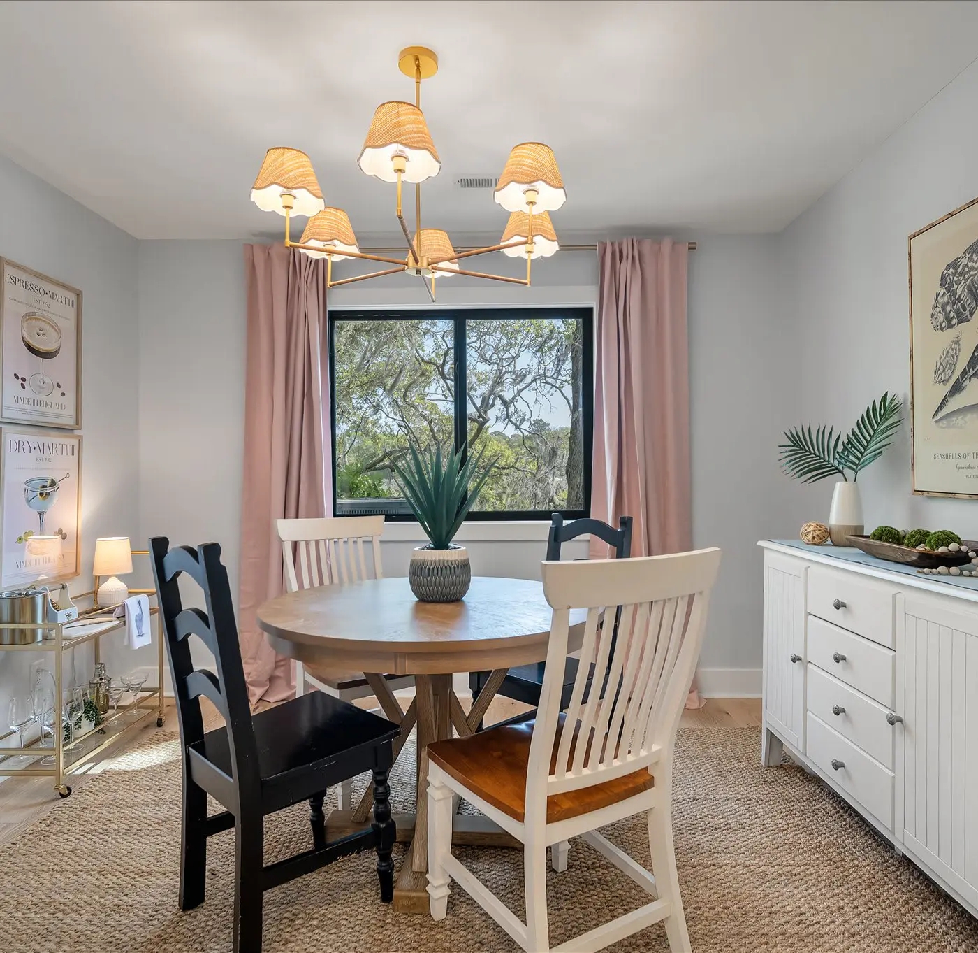 Modern, Dog-Friendly Marsh Retreat