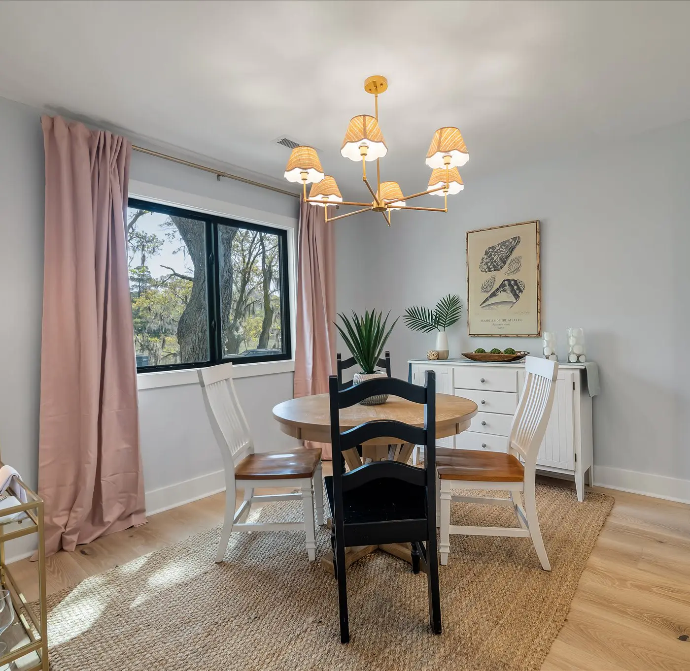 Modern, Dog-Friendly Marsh Retreat