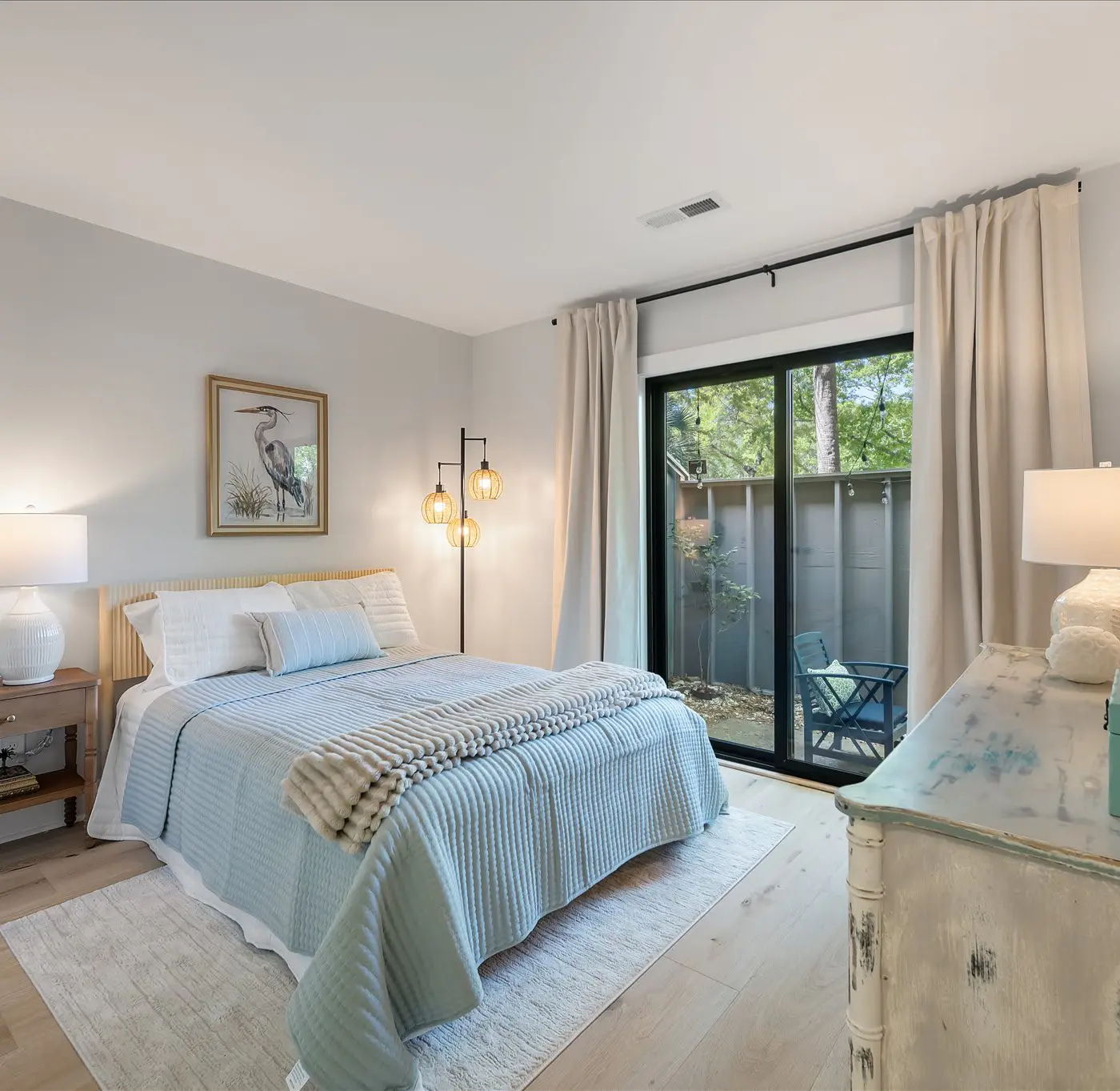 Modern, Dog-Friendly Marsh Retreat