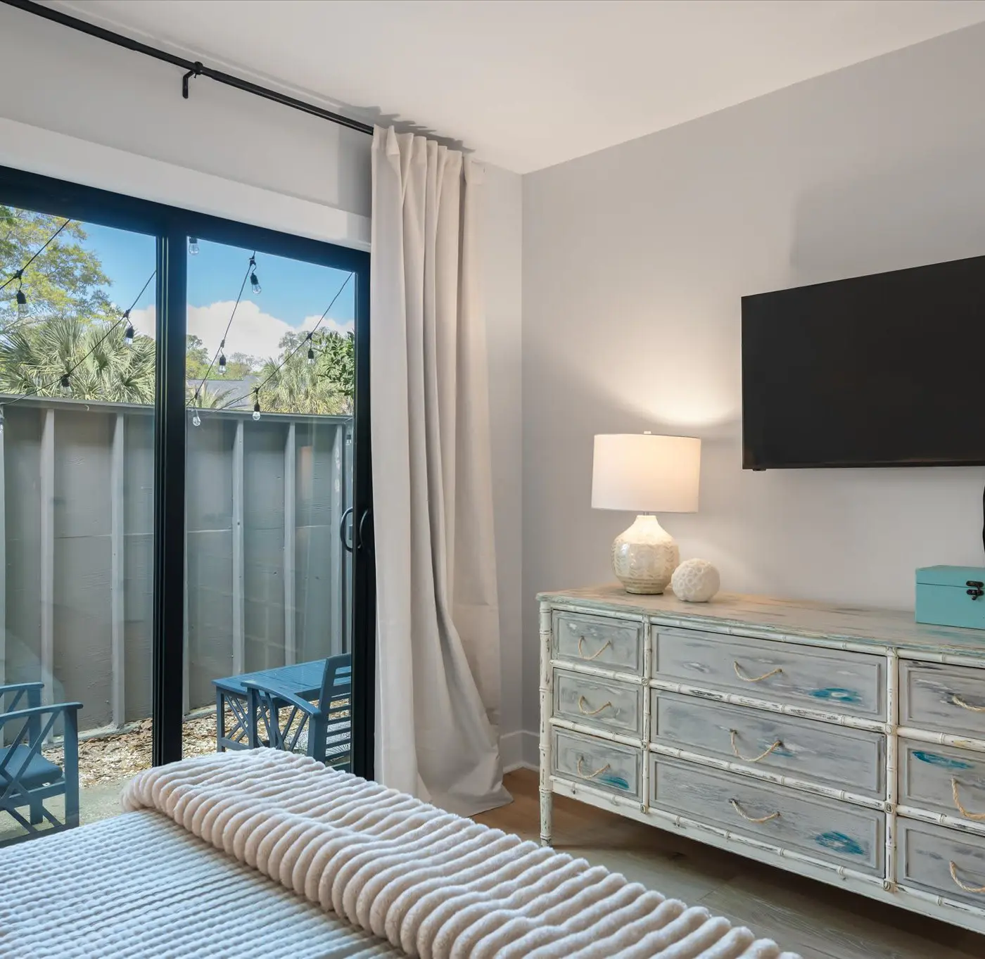 Modern, Dog-Friendly Marsh Retreat