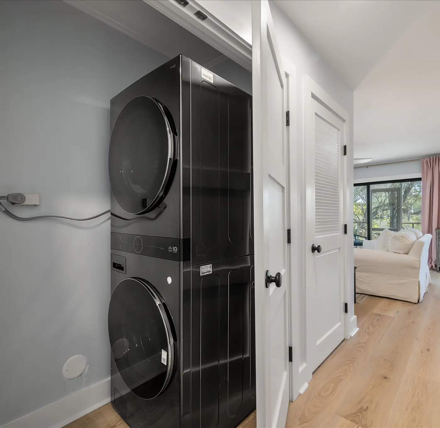 Modern, Dog-Friendly Marsh Retreat