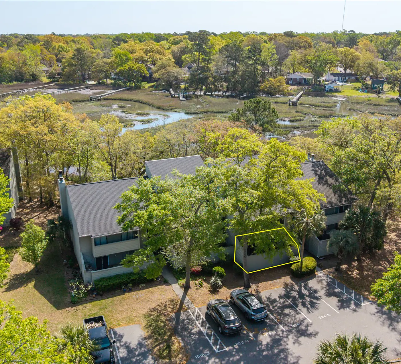 Modern, Dog-Friendly Marsh Retreat