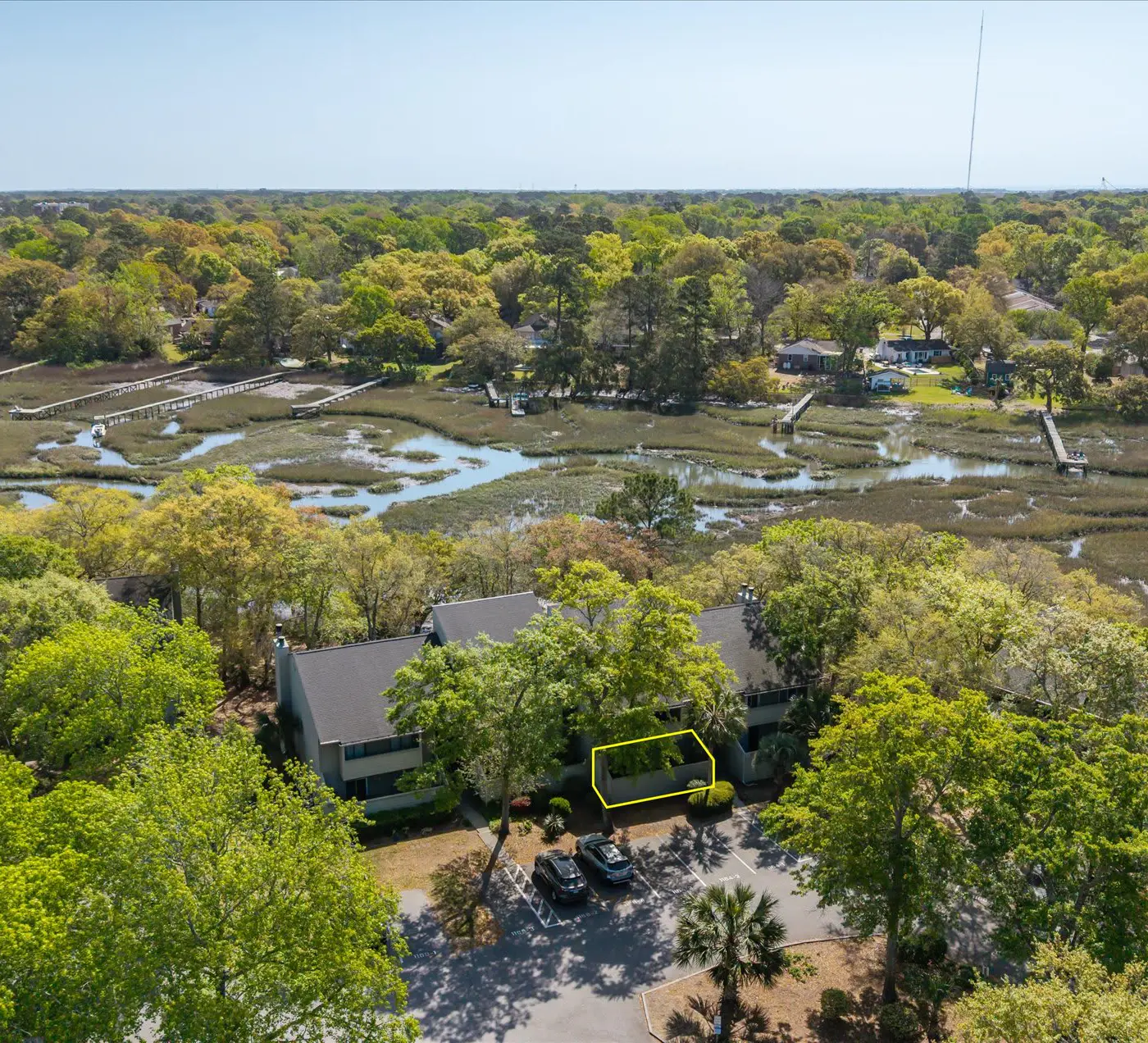 Modern, Dog-Friendly Marsh Retreat