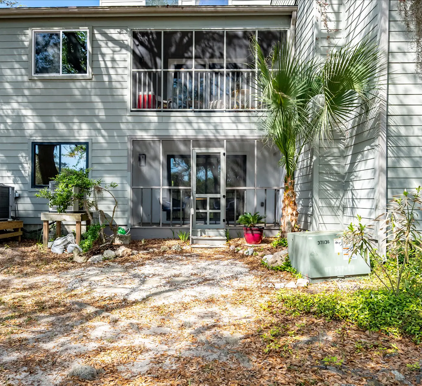 Modern, Dog-Friendly Marsh Retreat
