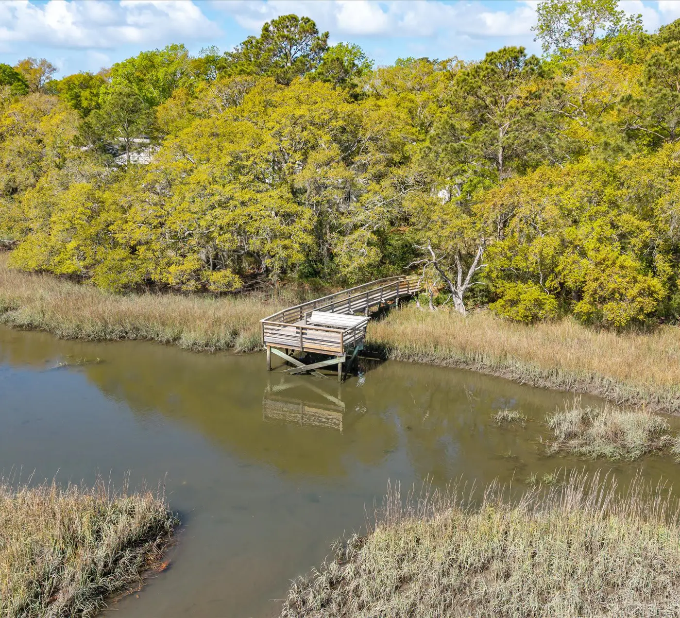 Modern, Dog-Friendly Marsh Retreat