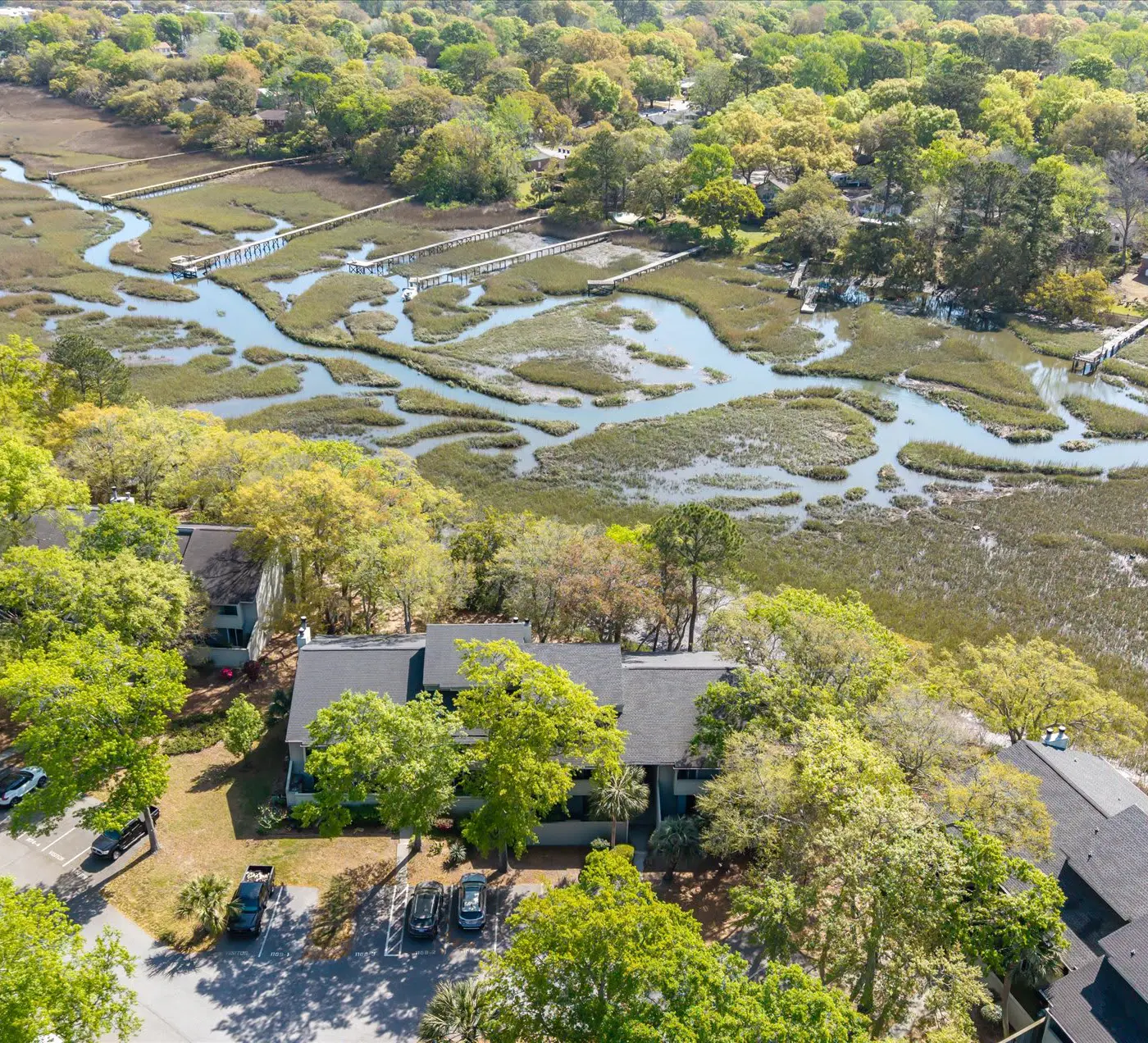 Modern, Dog-Friendly Marsh Retreat