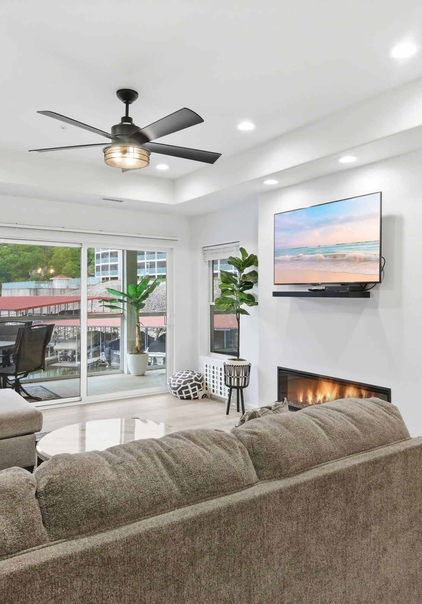 Stylish 3BR Condo - LAKE VIEW - Lake Ozark