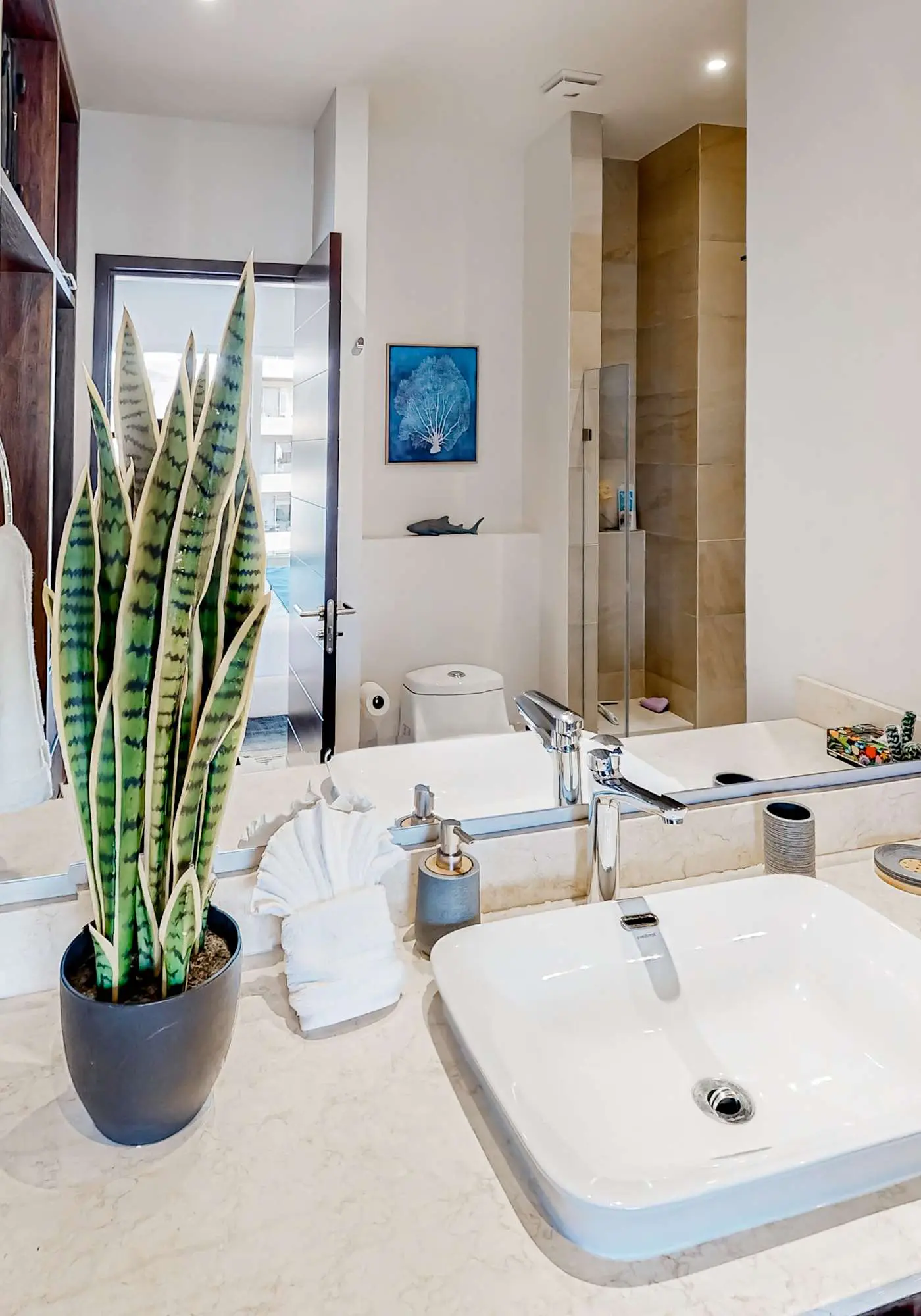 Stunning 2 BR - Pool - Awesome amenities
