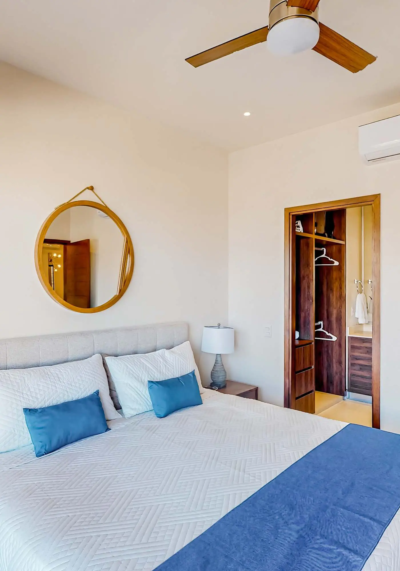 Stunning 2 BR - Pool - Awesome amenities