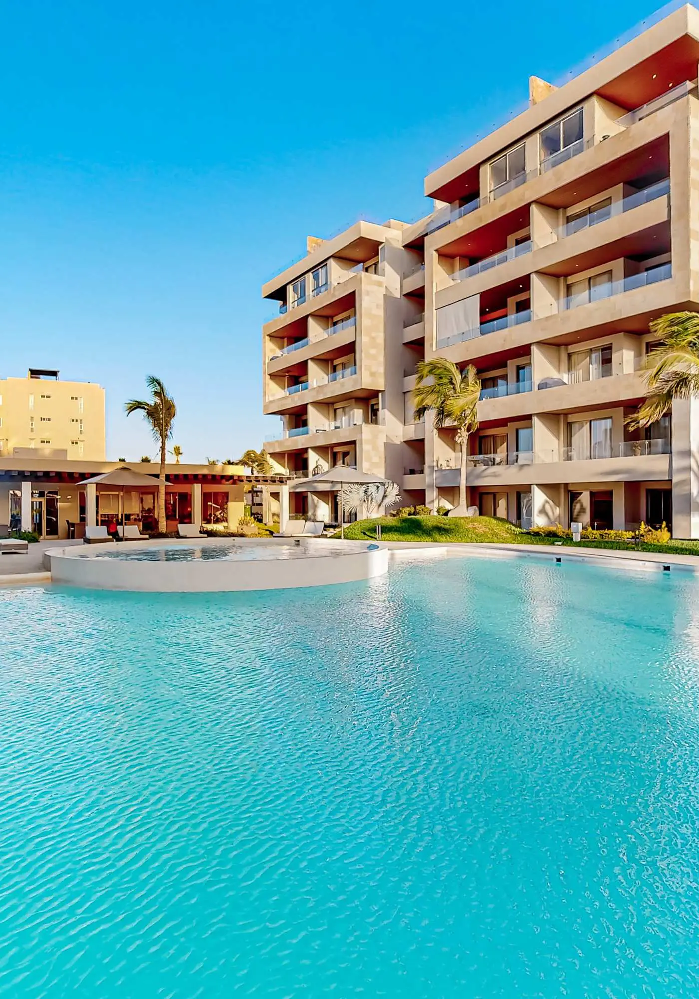 Stunning 2 BR - Pool - Awesome amenities