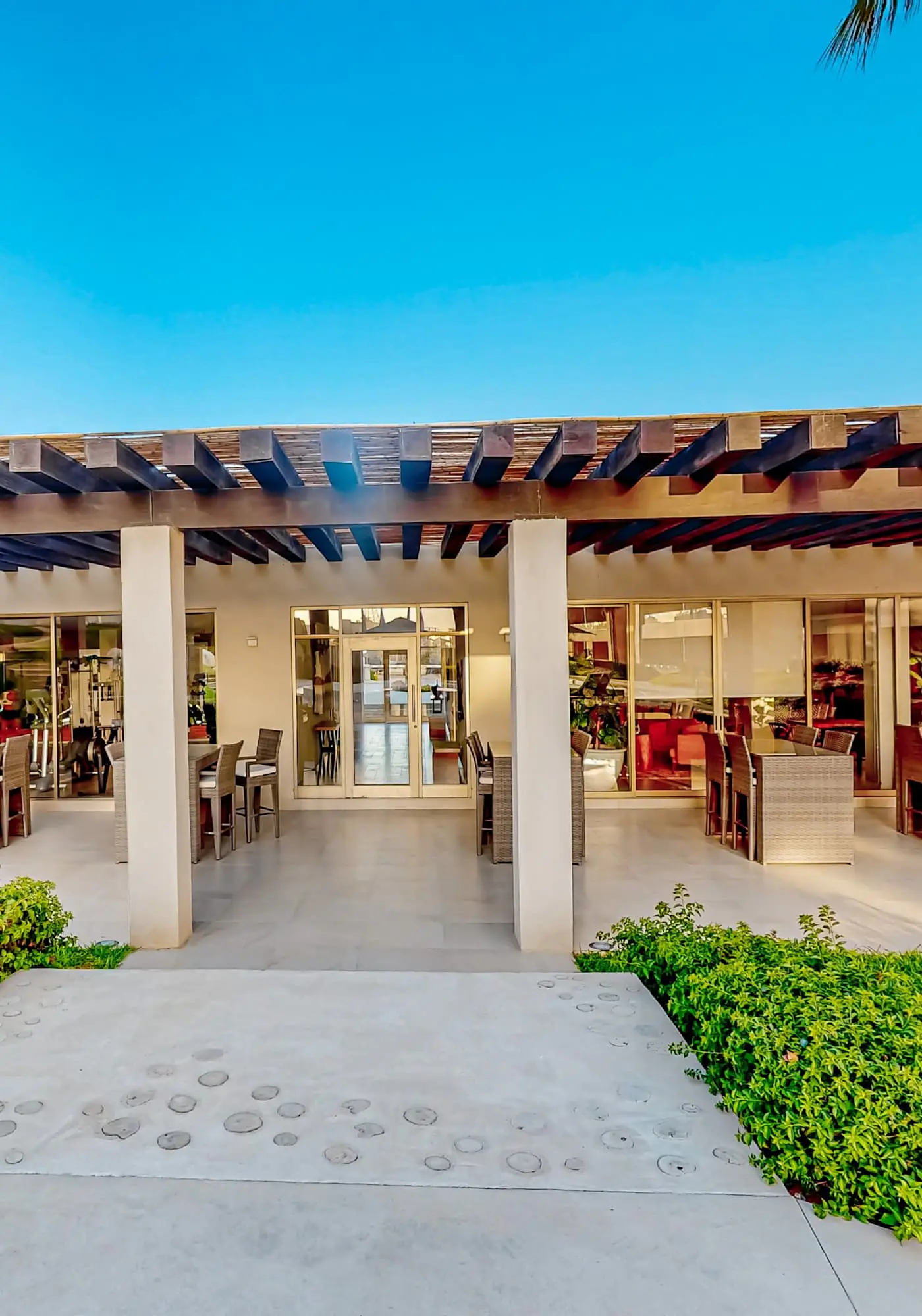 Stunning 2 BR - Pool - Awesome amenities