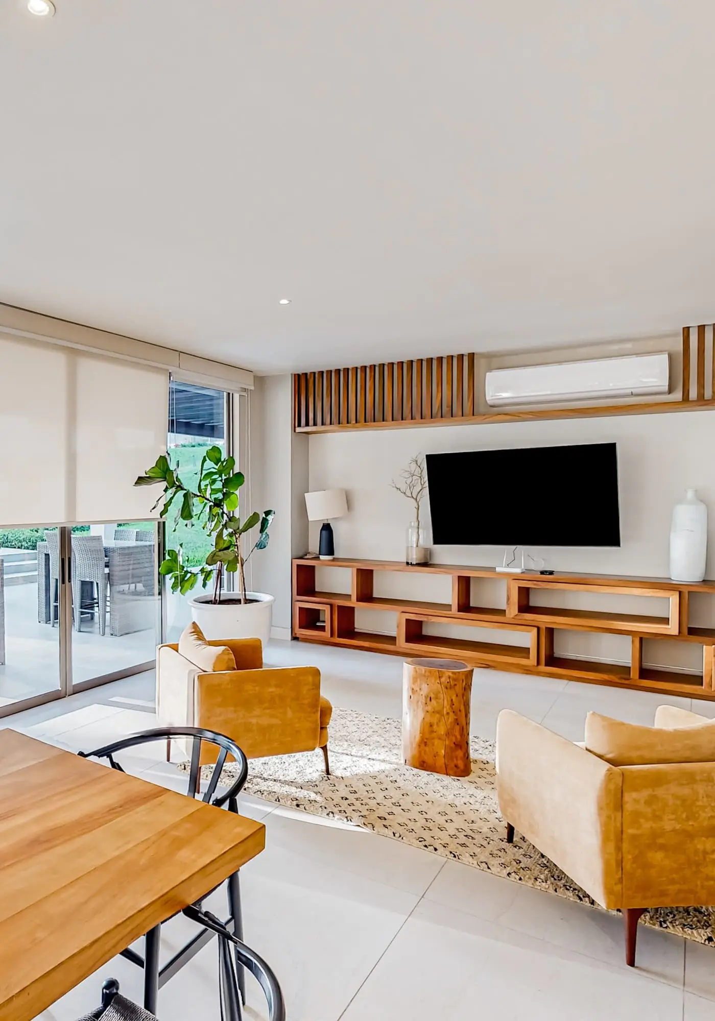 Stunning 2 BR - Pool - Awesome amenities