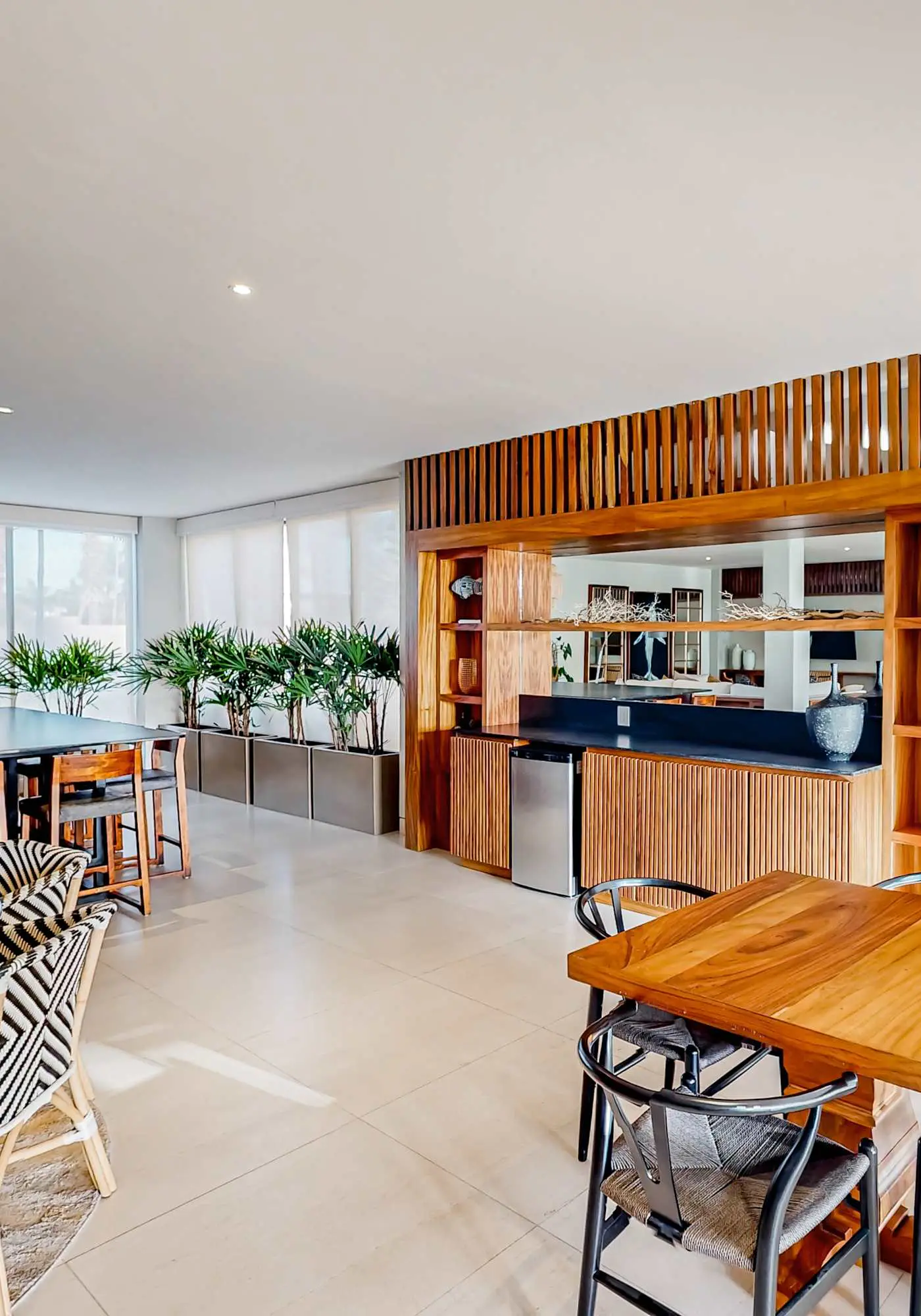 Stunning 2 BR - Pool - Awesome amenities