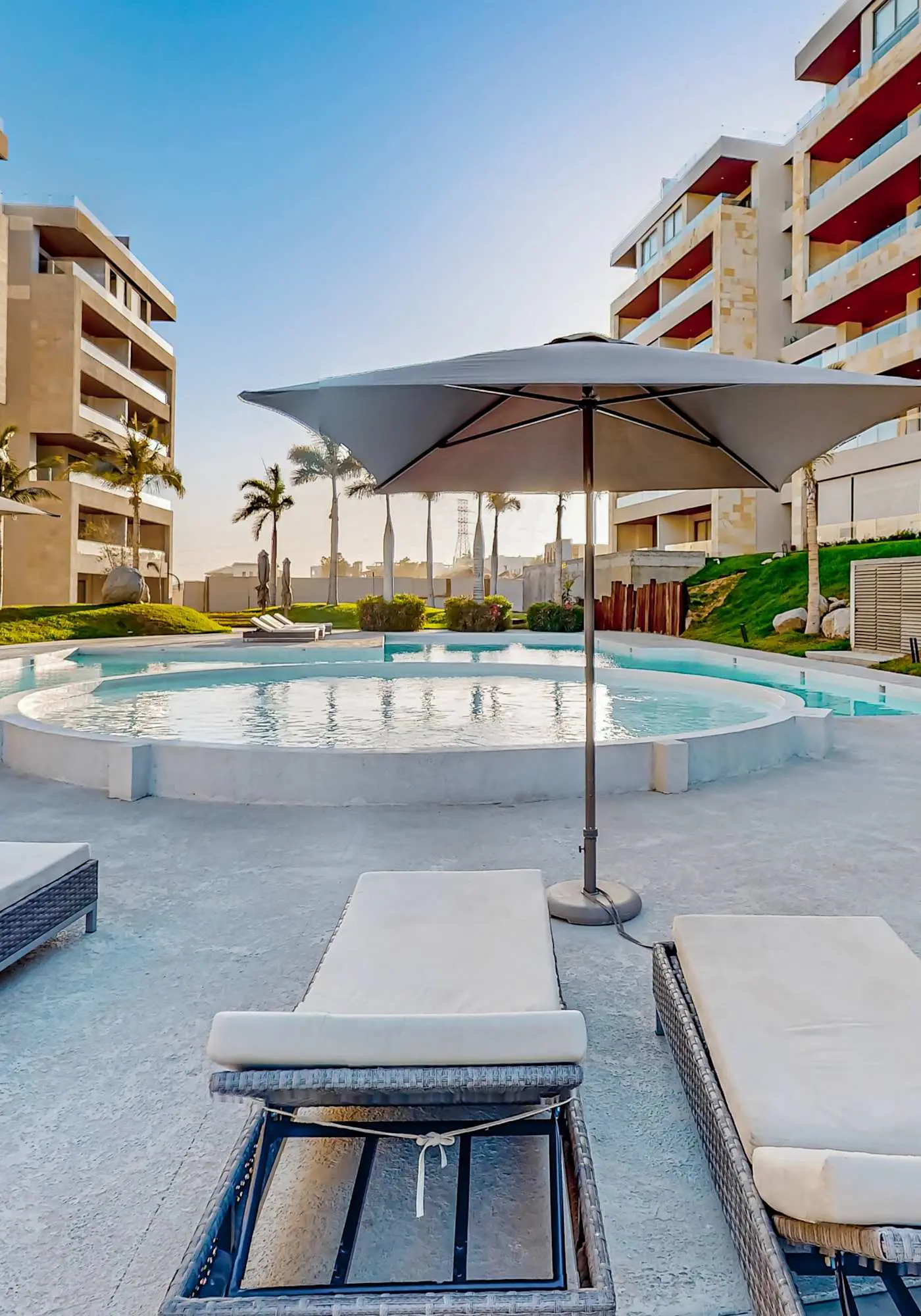 Stunning 2 BR - Pool - Awesome amenities