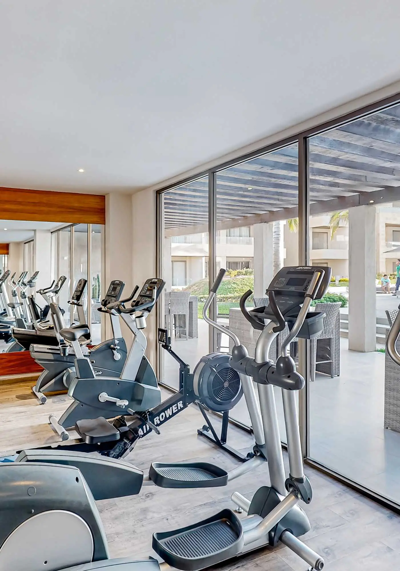 Stunning 2 BR - Pool - Awesome amenities