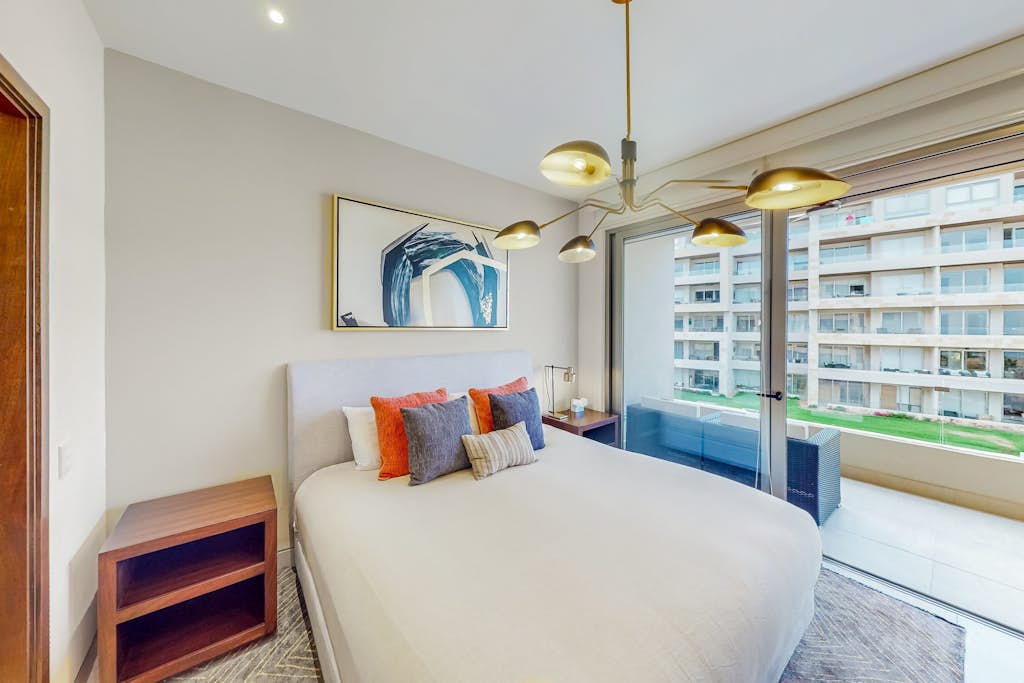 Stunning 3 BR - Pool - Awesome amenities