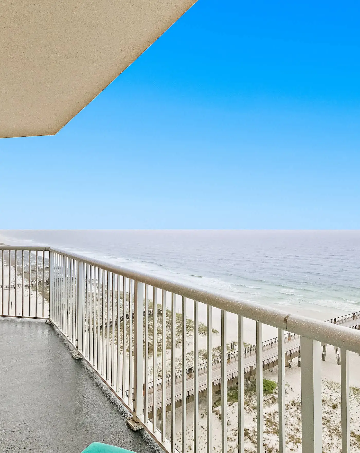 11th-floor oceanfront condo with pool, Gulf & pier views with laundry!