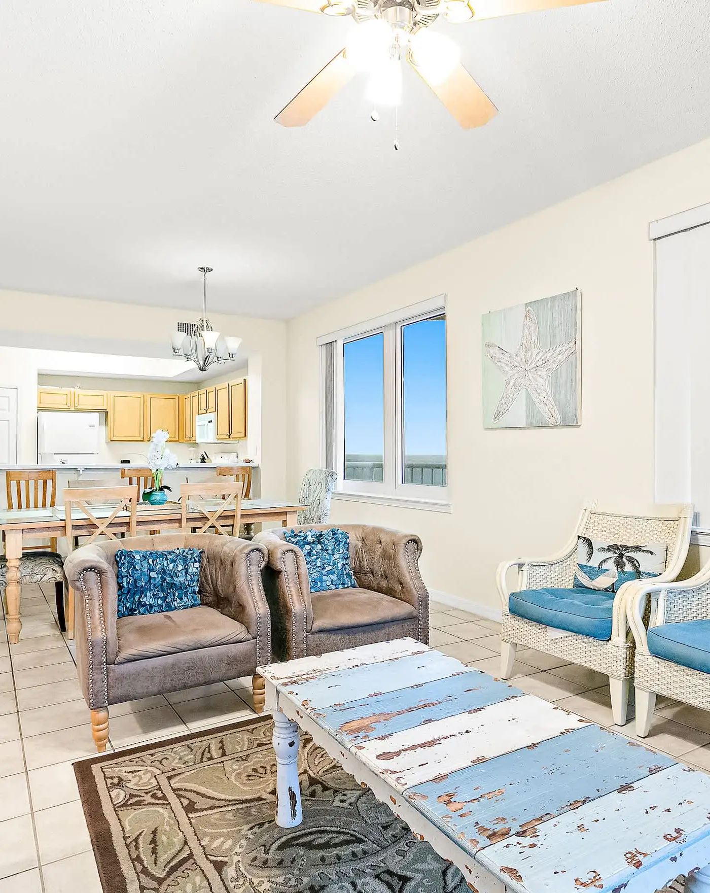 11th-floor oceanfront condo with pool, Gulf & pier views with laundry!