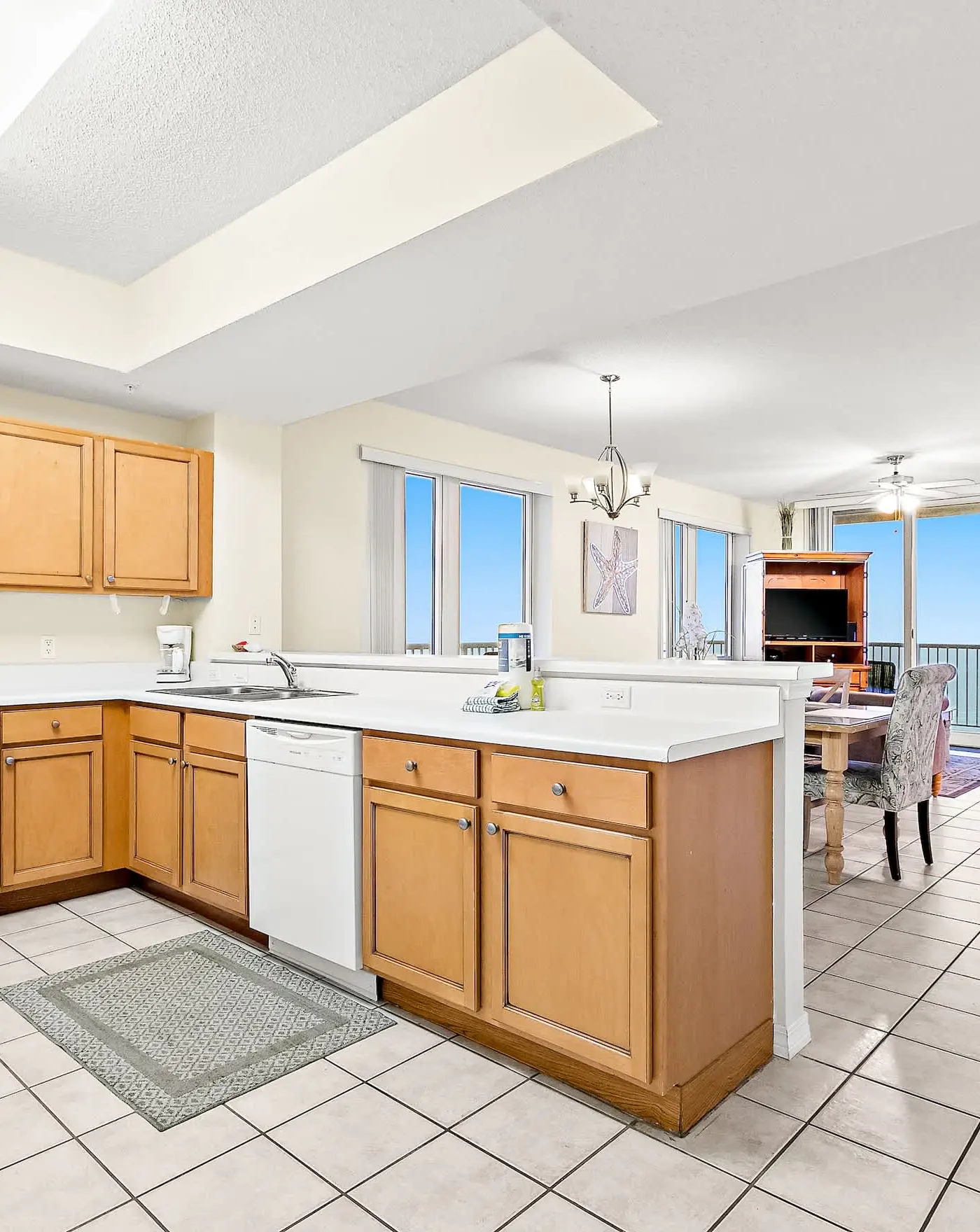 11th-floor oceanfront condo with pool, Gulf & pier views with laundry!