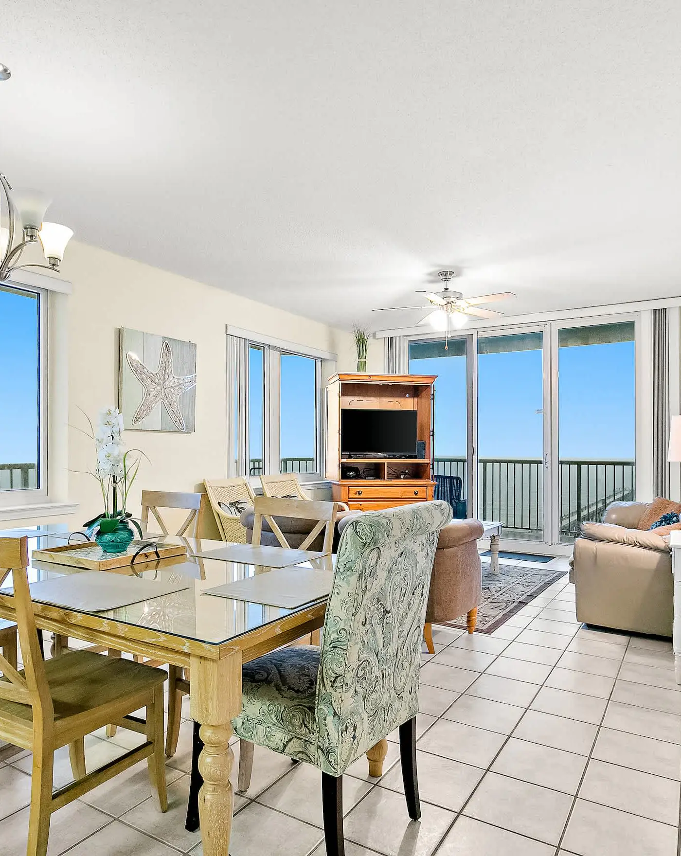 11th-floor oceanfront condo with pool, Gulf & pier views with laundry!