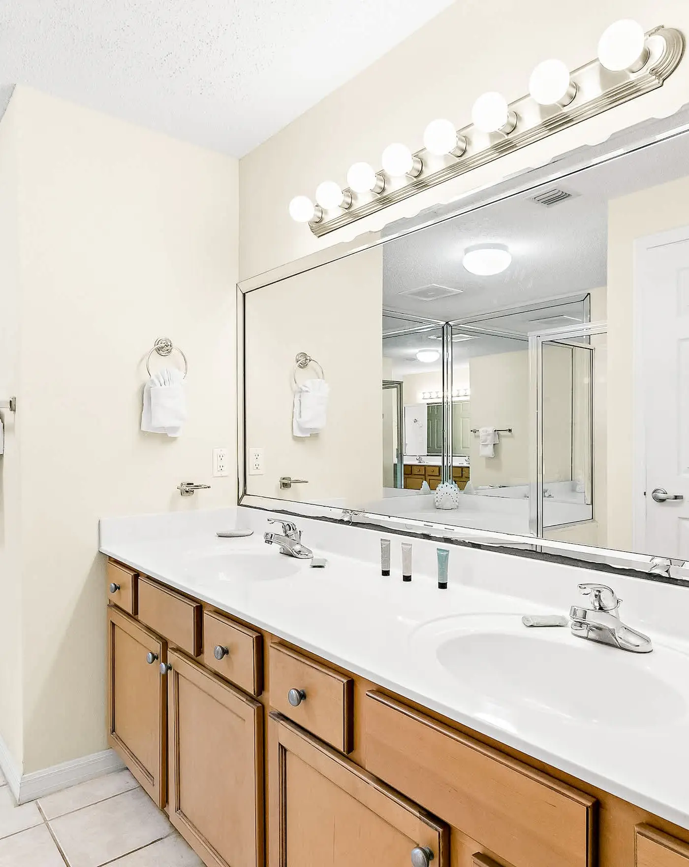 11th-floor oceanfront condo with pool, Gulf & pier views with laundry!