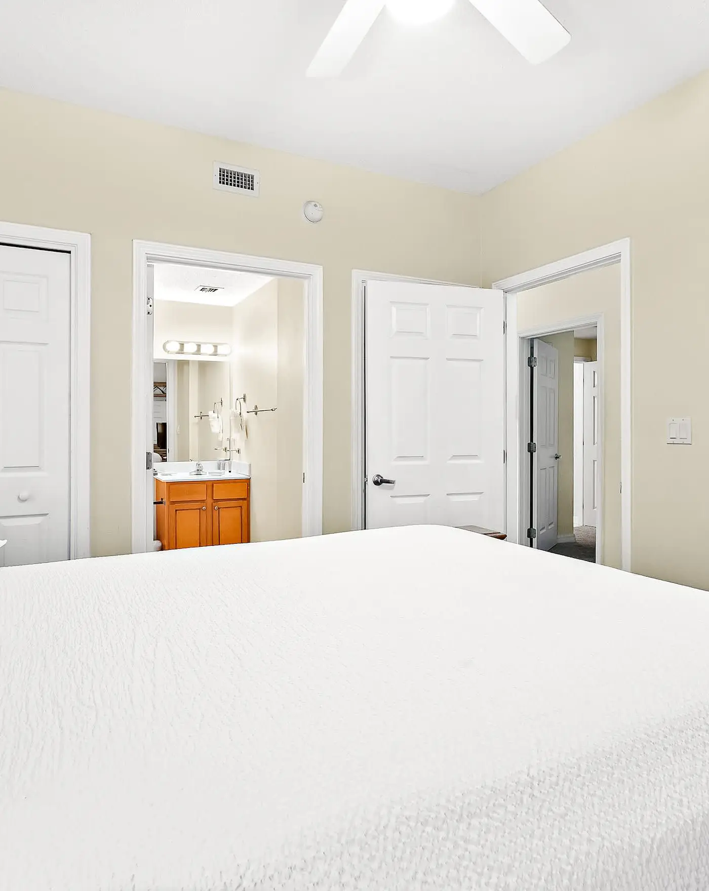 11th-floor oceanfront condo with pool, Gulf & pier views with laundry!
