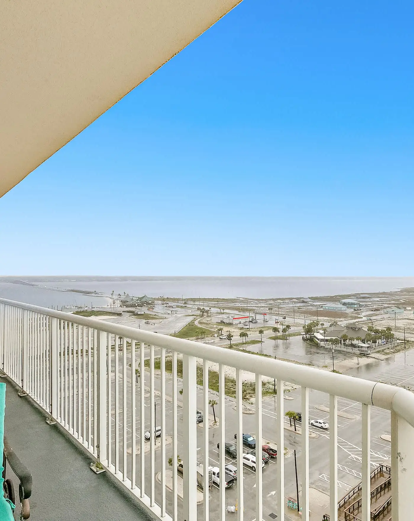 11th-floor oceanfront condo with pool, Gulf & pier views with laundry!