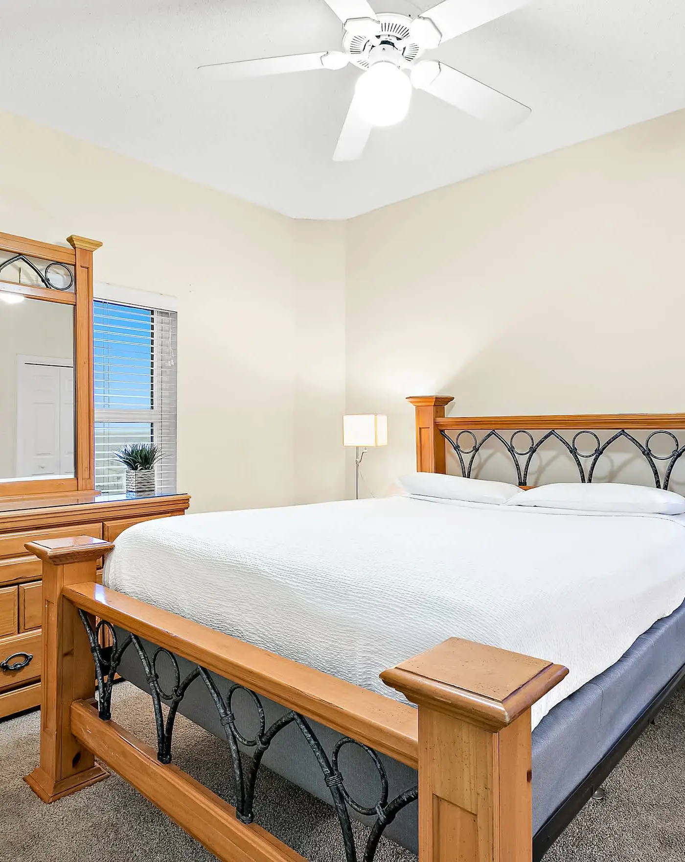 11th-floor oceanfront condo with pool, Gulf & pier views with laundry!