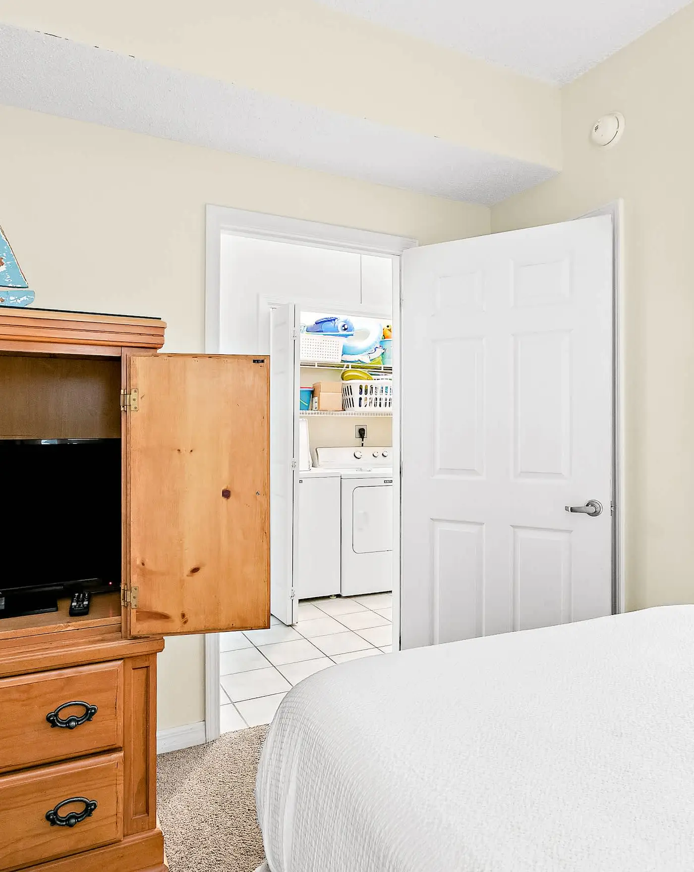 11th-floor oceanfront condo with pool, Gulf & pier views with laundry!