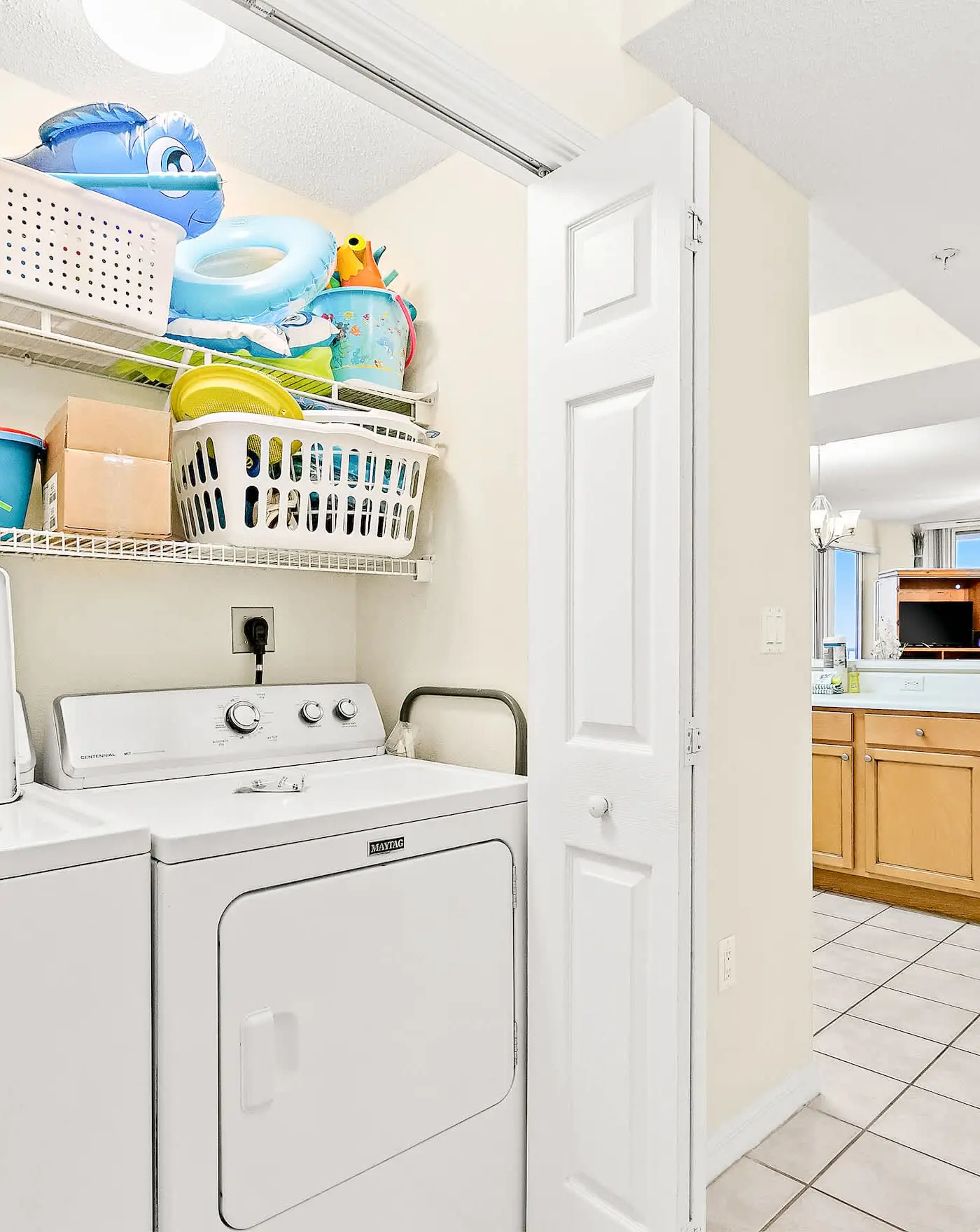 11th-floor oceanfront condo with pool, Gulf & pier views with laundry!