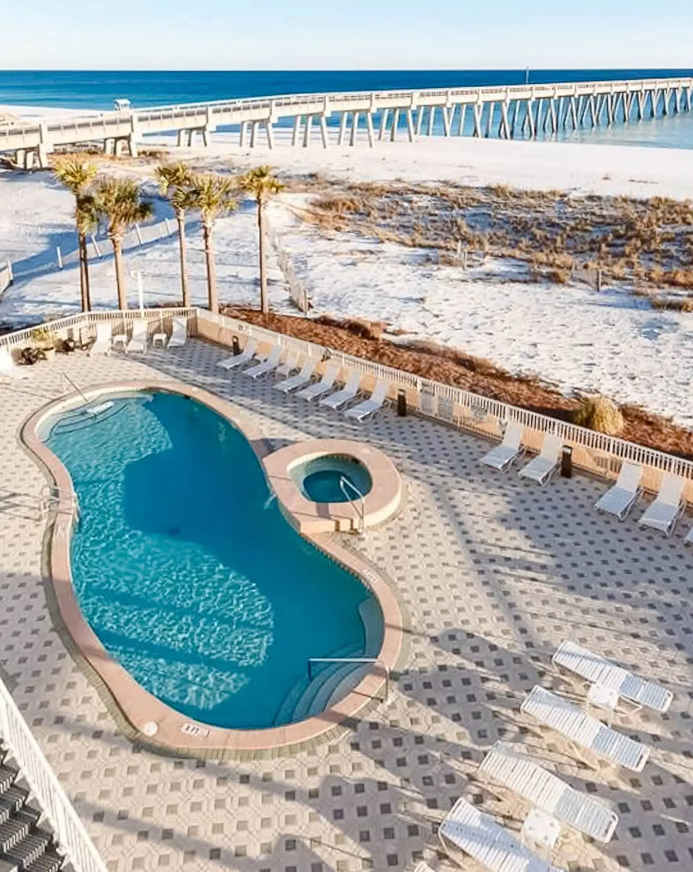 11th-floor oceanfront condo with pool, Gulf & pier views with laundry!