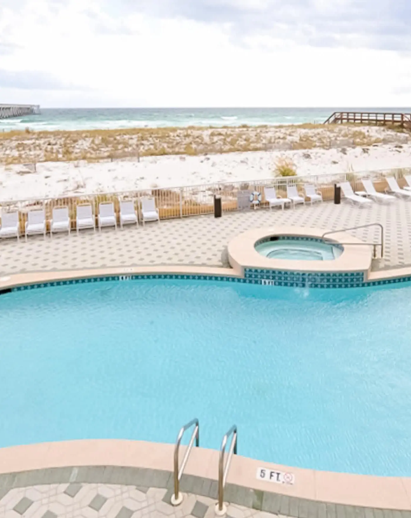 11th-floor oceanfront condo with pool, Gulf & pier views with laundry!
