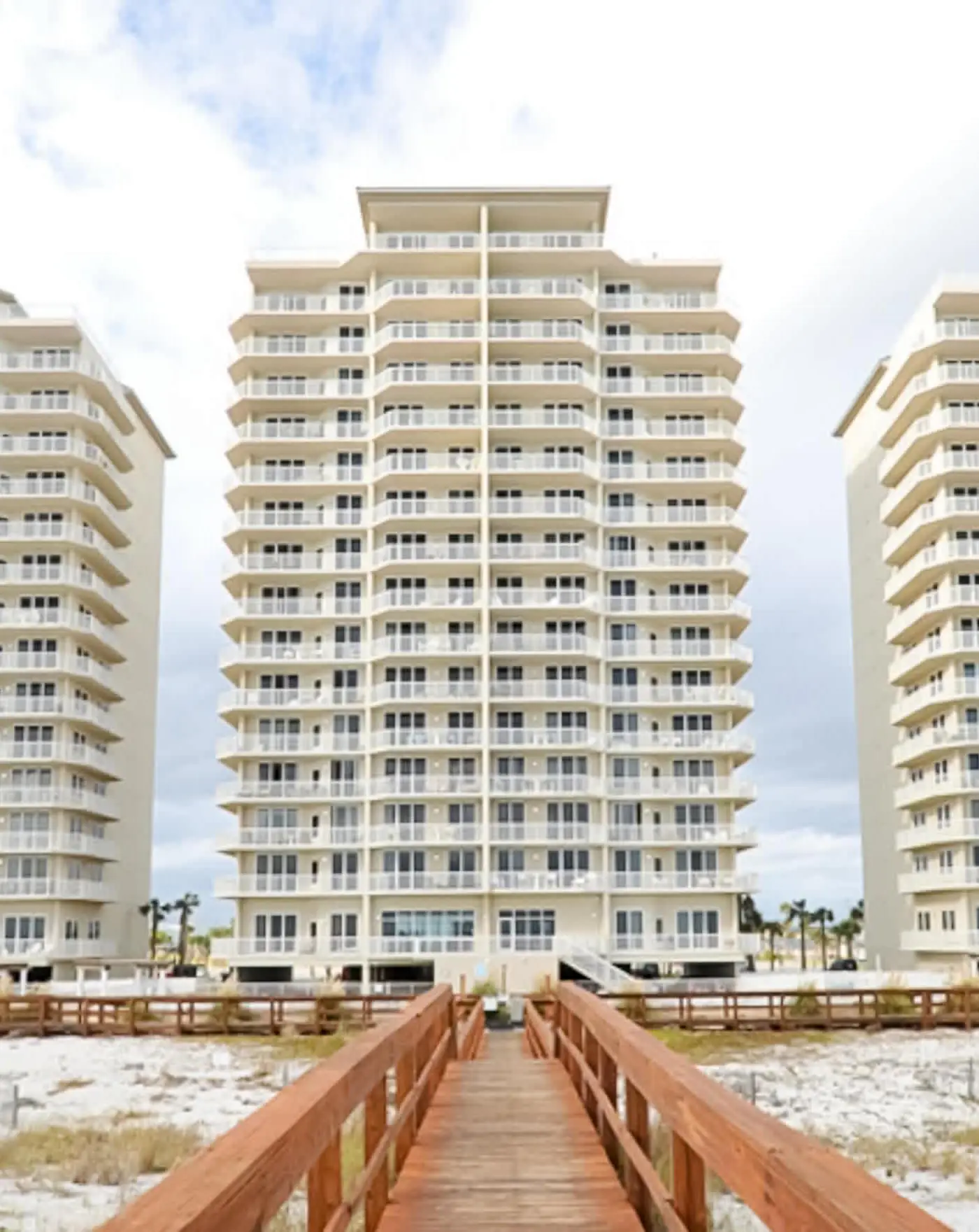 11th-floor oceanfront condo with pool, Gulf & pier views with laundry!