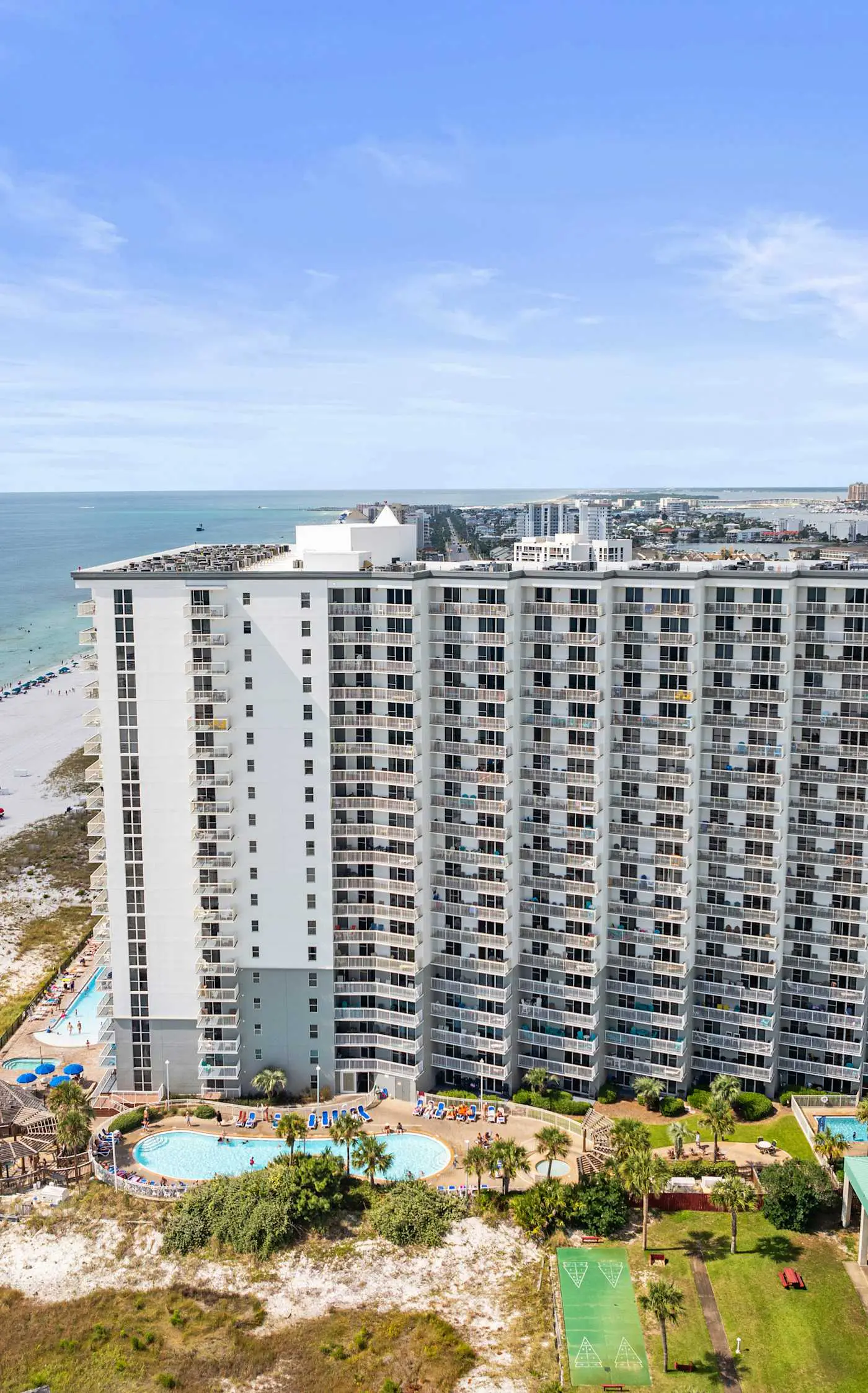 Gulf front condo with resort amenities, steps to the beach