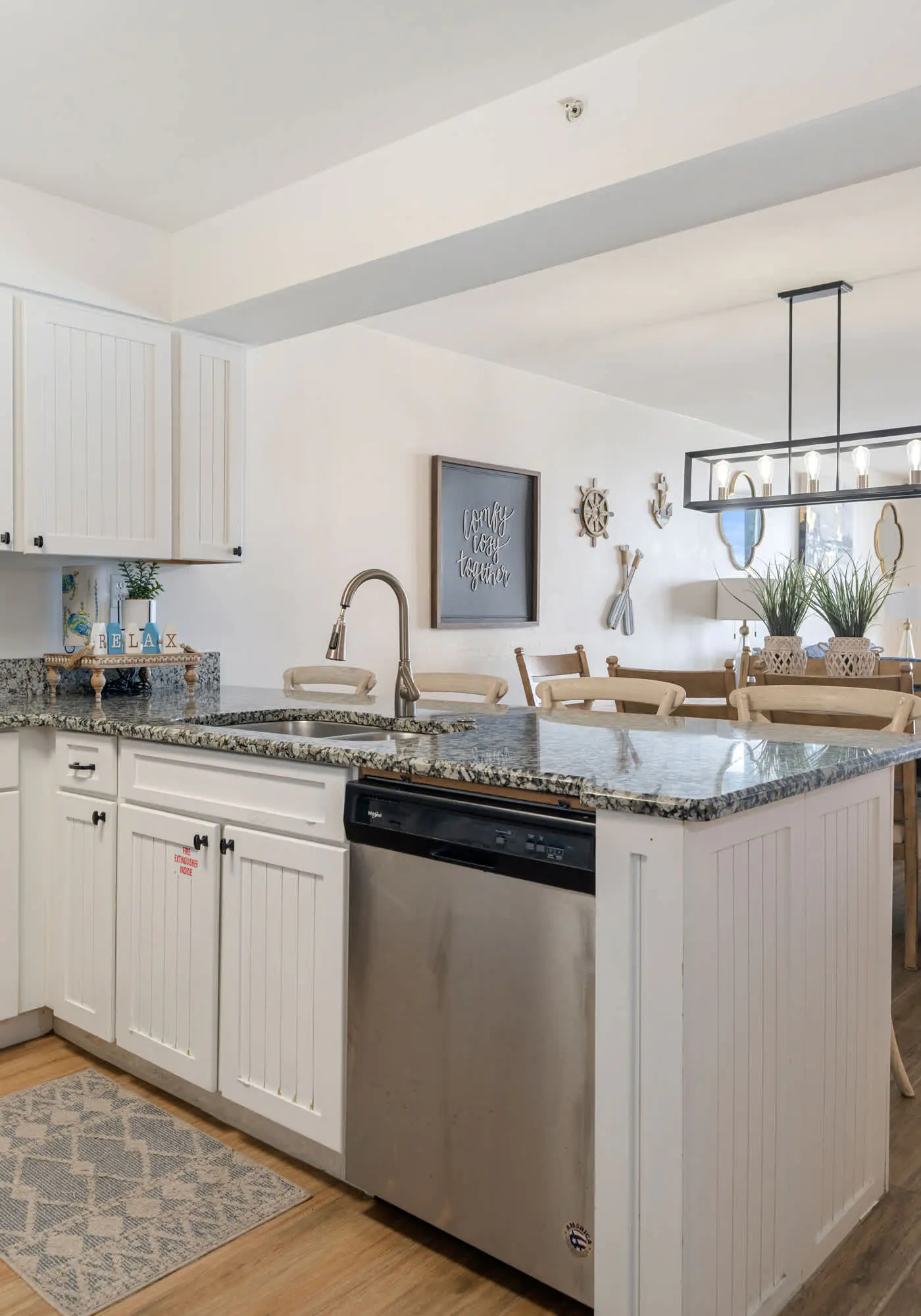 Gulf front condo with resort amenities, steps to the beach