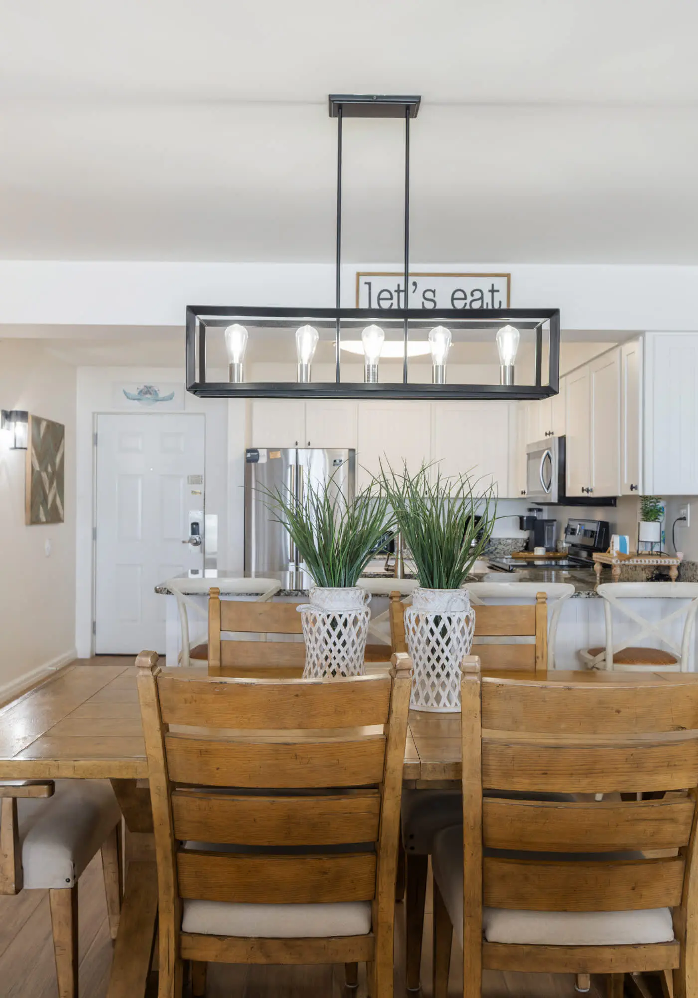 Gulf front condo with resort amenities, steps to the beach