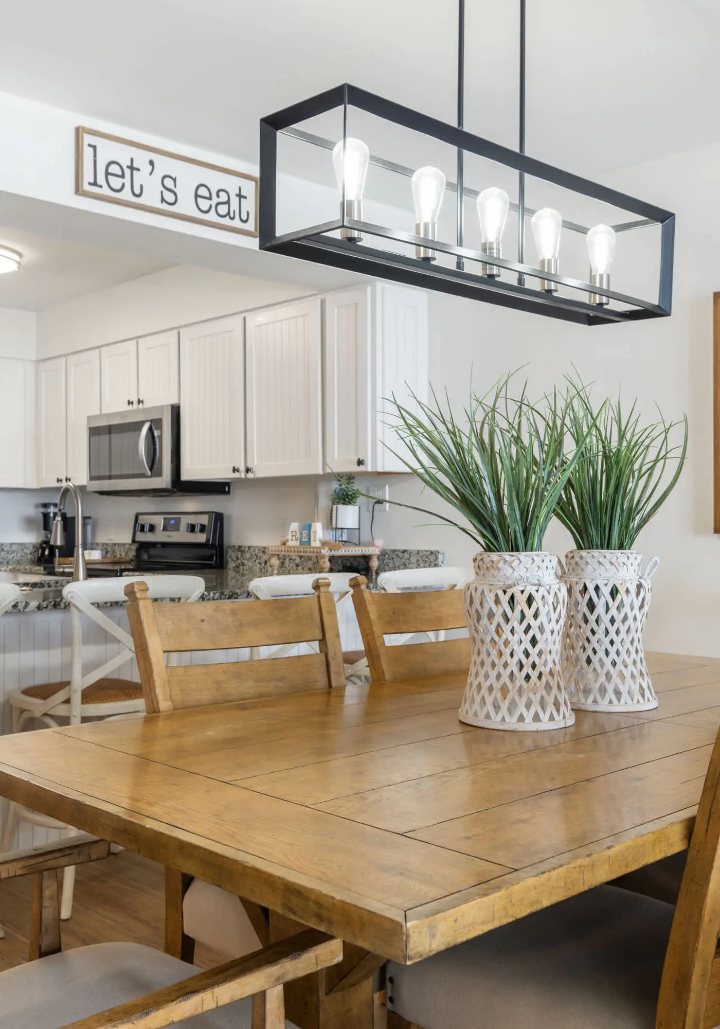 Gulf front condo with resort amenities, steps to the beach
