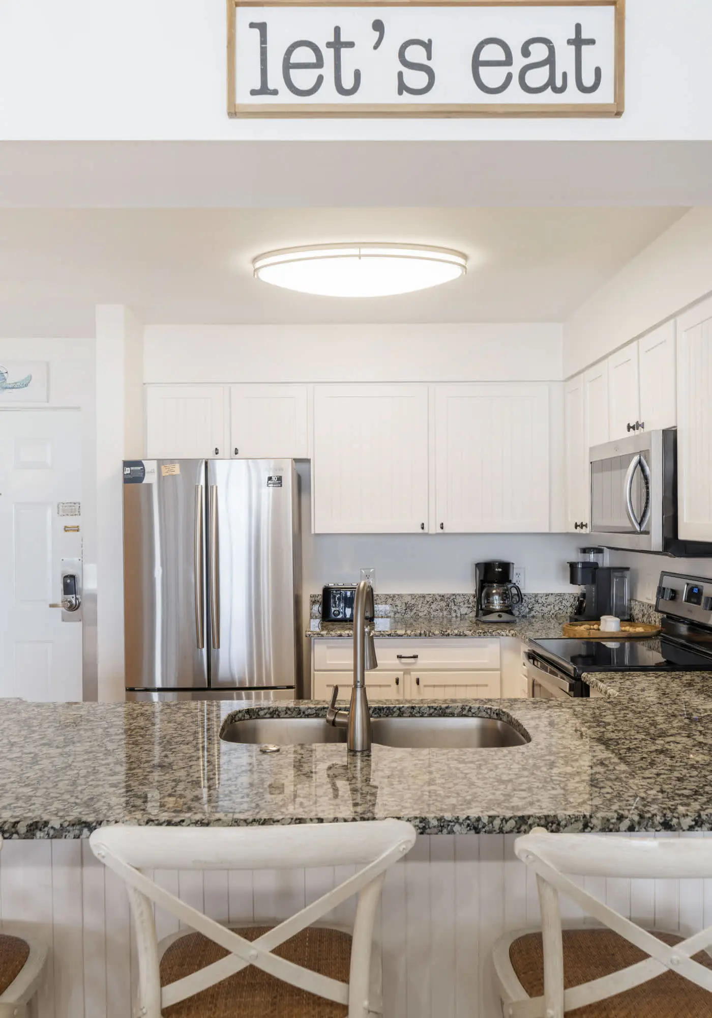 Gulf front condo with resort amenities, steps to the beach