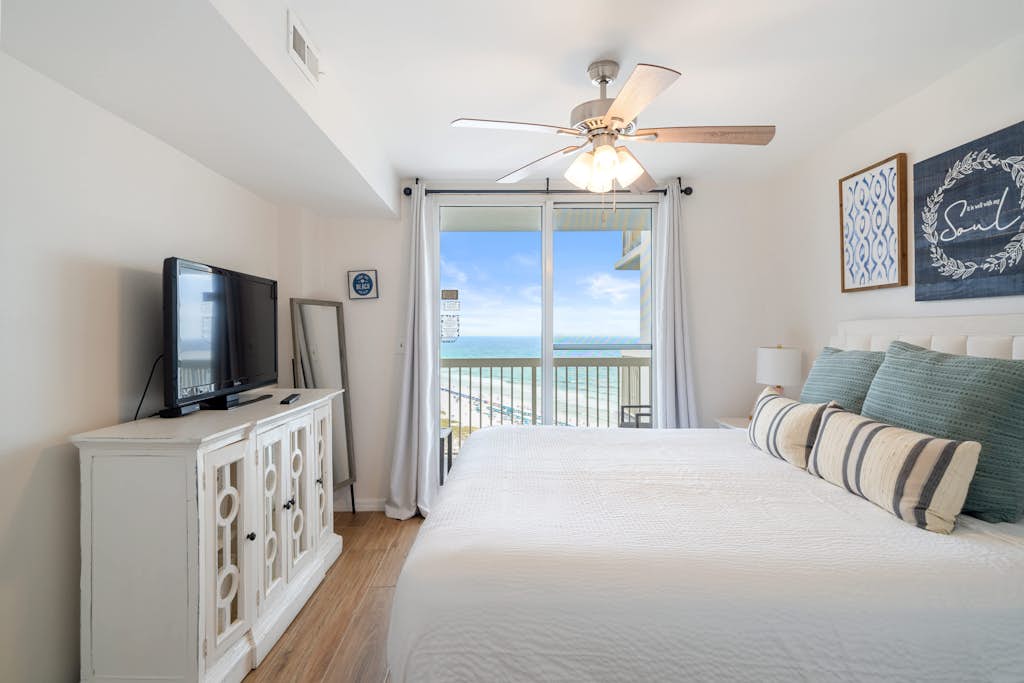 Gulf front condo with resort amenities, steps to the beach