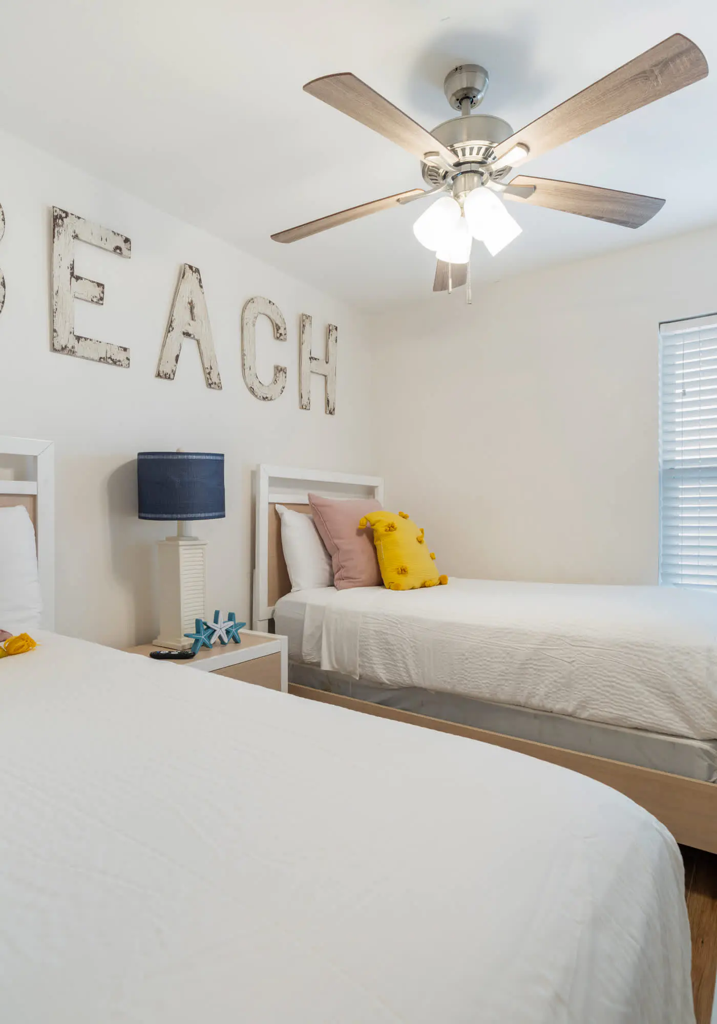 Gulf front condo with resort amenities, steps to the beach