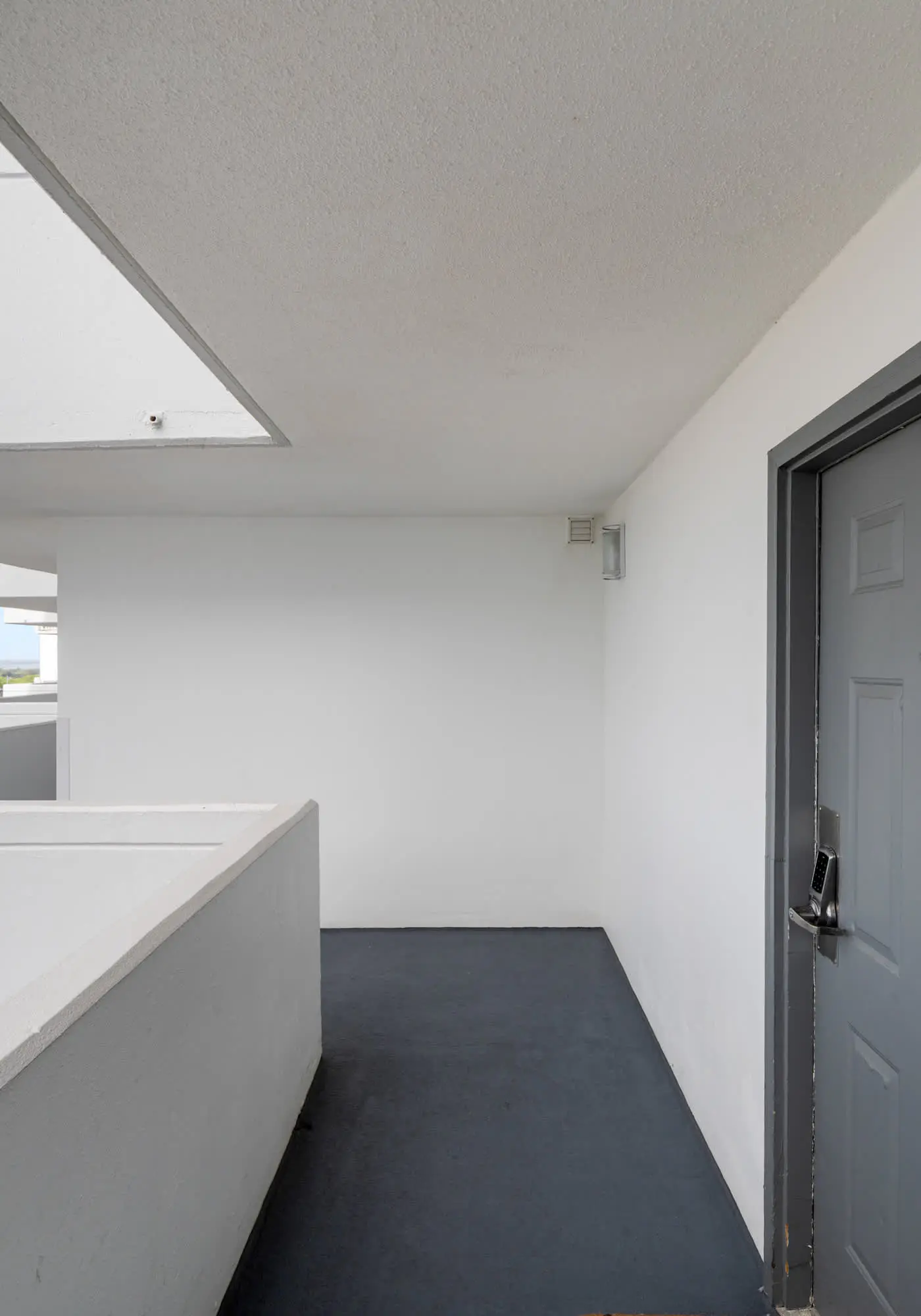 Gulf front condo with resort amenities, steps to the beach