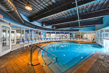Gulf front condo with resort amenities, steps to the beach