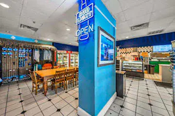 Gulf front condo with resort amenities, steps to the beach