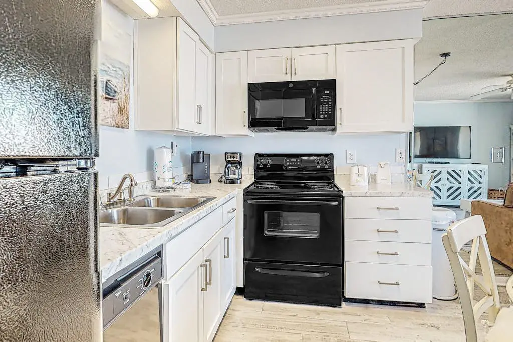 Gulf-view condo with central AC, WiFi, laundry, pools, gym & tennis