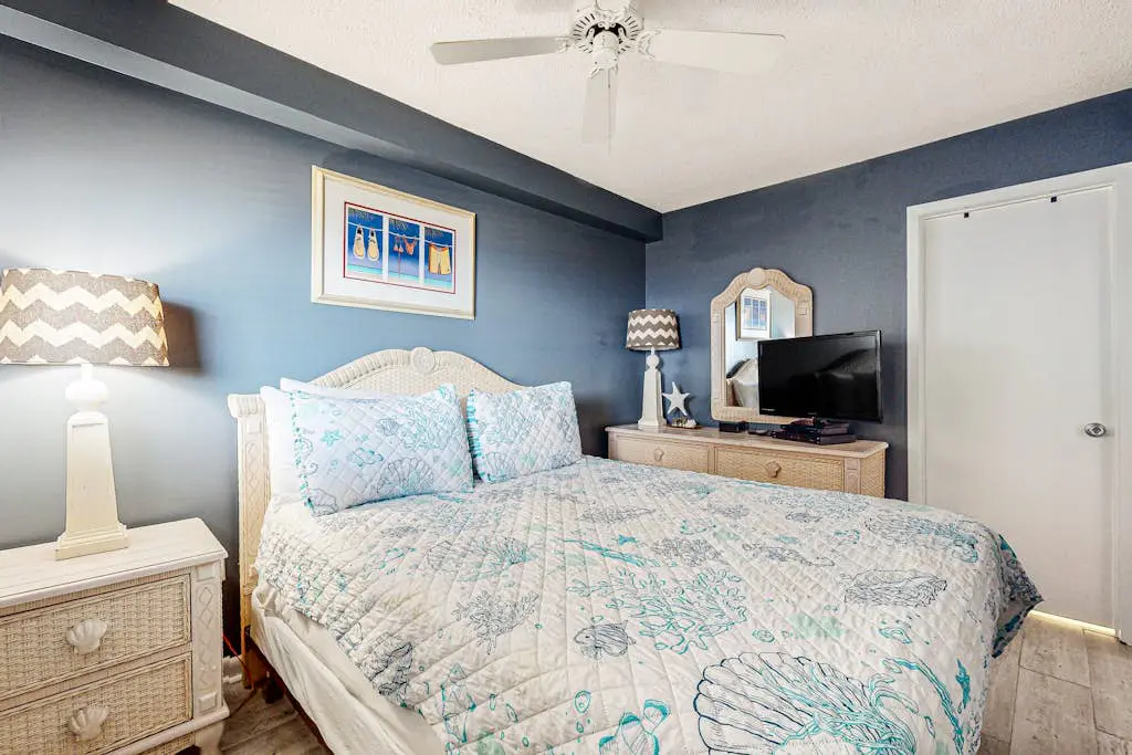 Gulf-view condo with central AC, WiFi, laundry, pools, gym & tennis