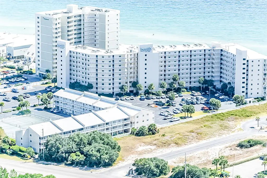 Gulf-view condo with central AC, WiFi, laundry, pools, gym & tennis