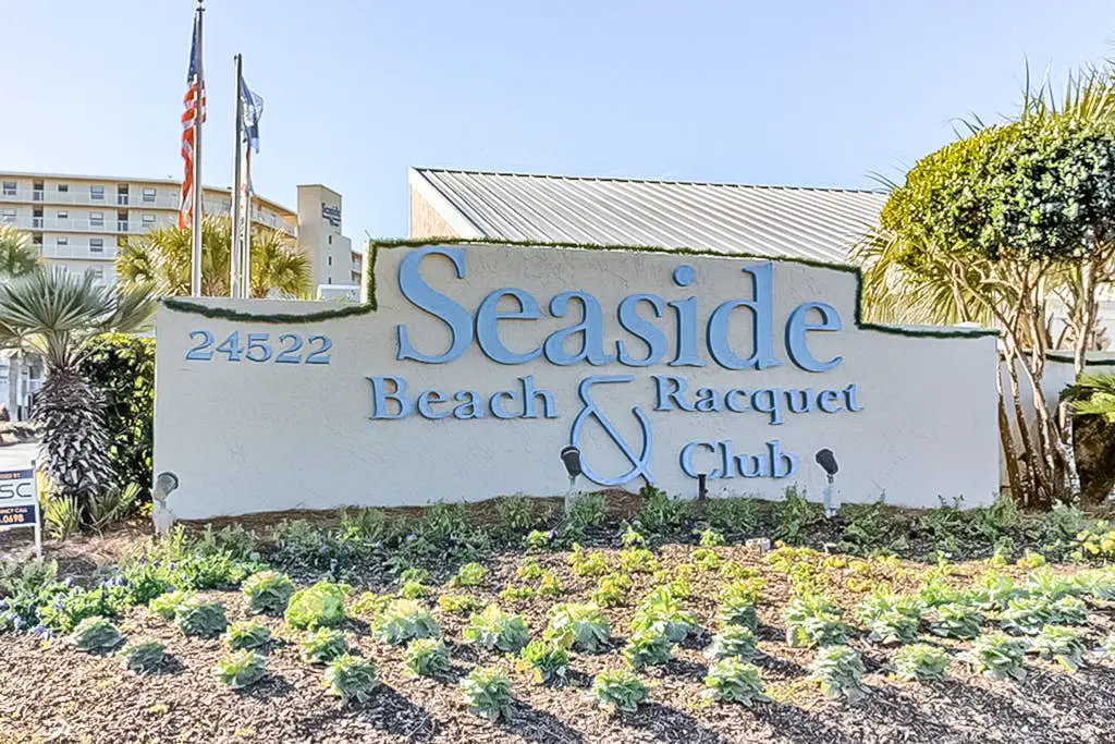 Gulf-view condo with central AC, WiFi, laundry, pools, gym & tennis