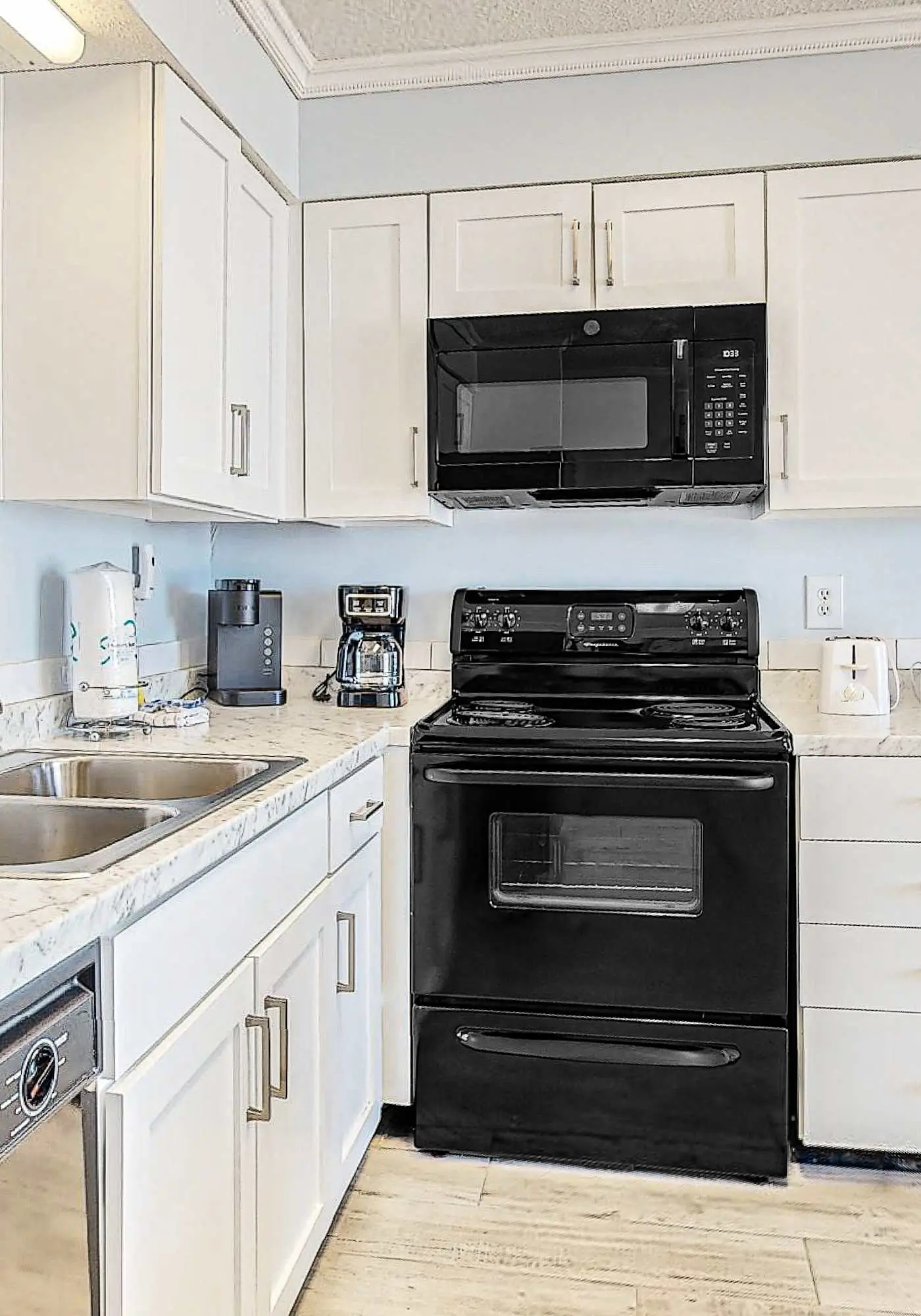 Gulf-view condo with central AC, WiFi, laundry, pools, gym & tennis