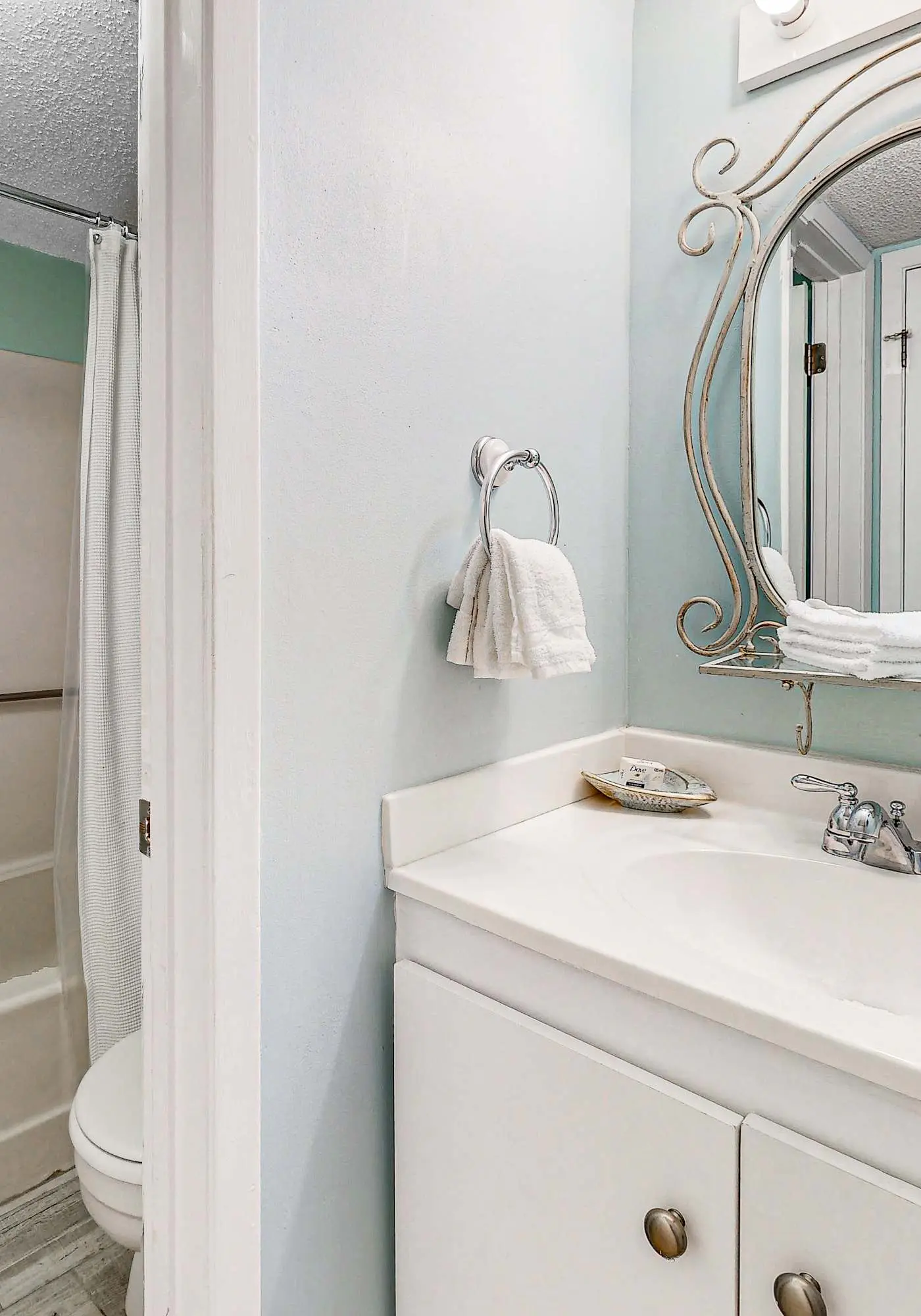 Gulf-view condo with central AC, WiFi, laundry, pools, gym & tennis